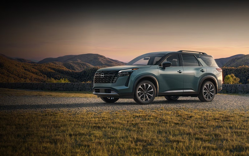 2026 Grey Nissan Pathfinder