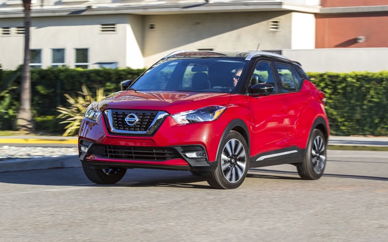 2019 Red Nissan Kicks